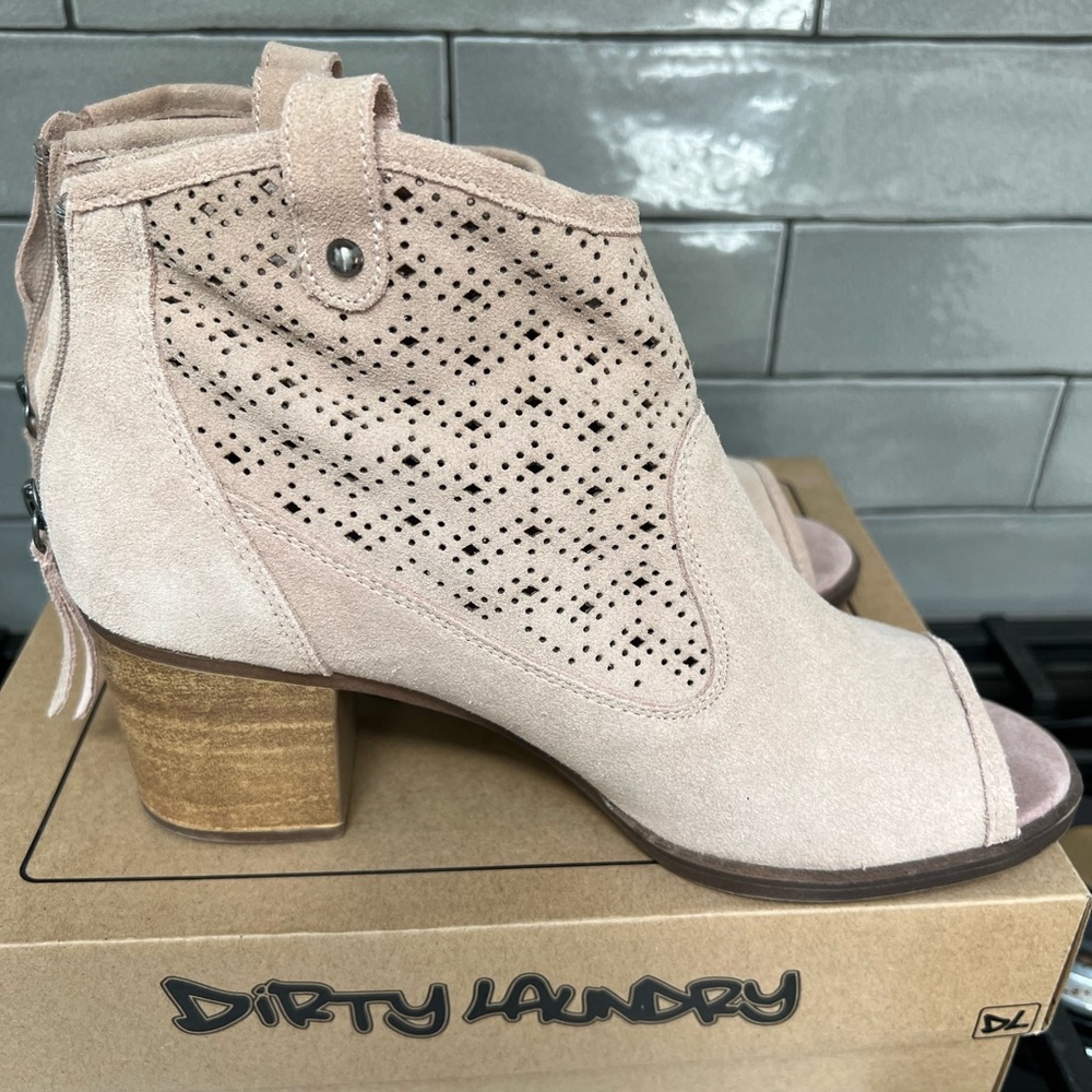 Adorable blush/rose booties with toe cutout